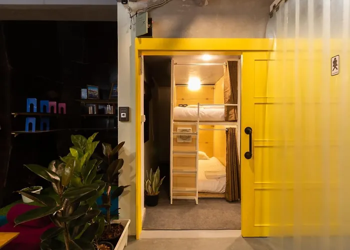 Khao San Social Capsule *