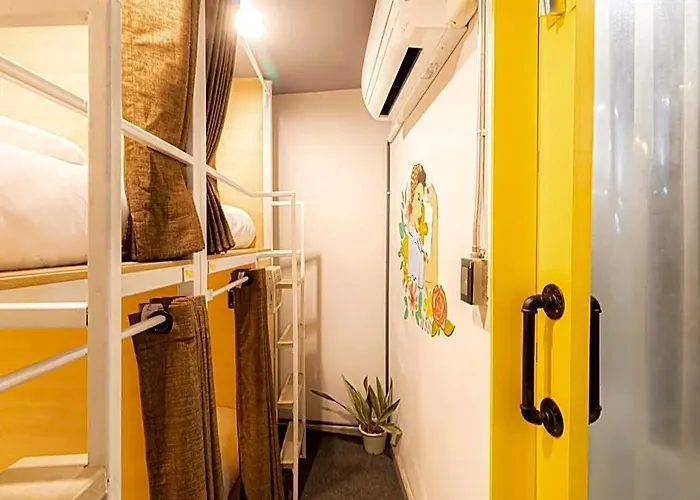 Hostel Khao San Social Capsule *