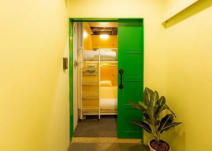 Khao San Social Capsule *