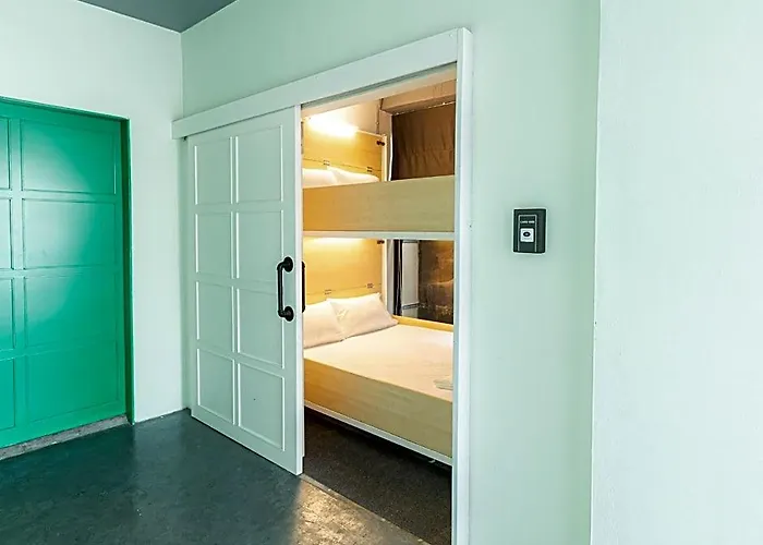 Hostel Khao San Social Capsule *